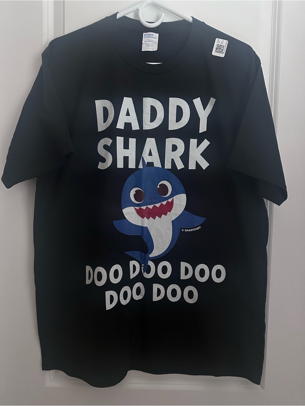 Fun Daddy Shark Graphic T- shirt in Black Size L